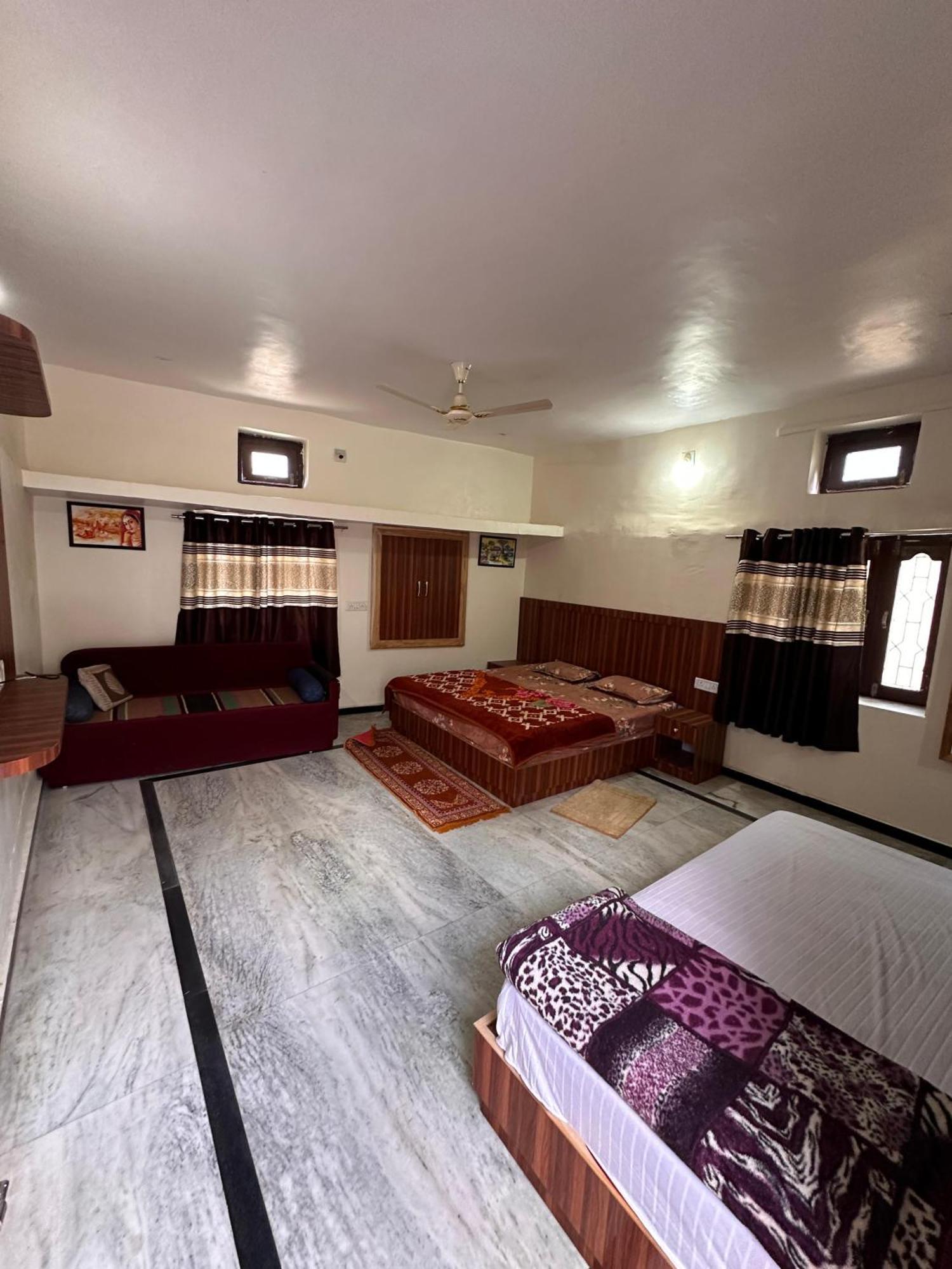 Laxmanji Villas Ābu Exteriör bild